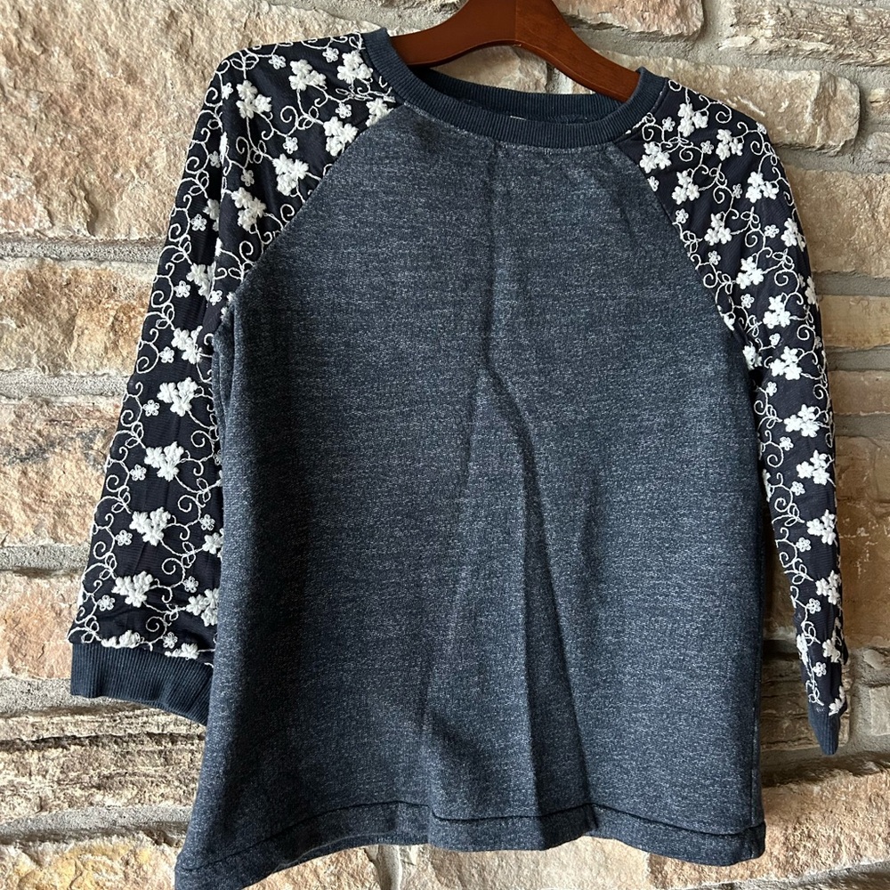 Jag embroidered 3/4 length sleeve grey sweatshirt, size small.